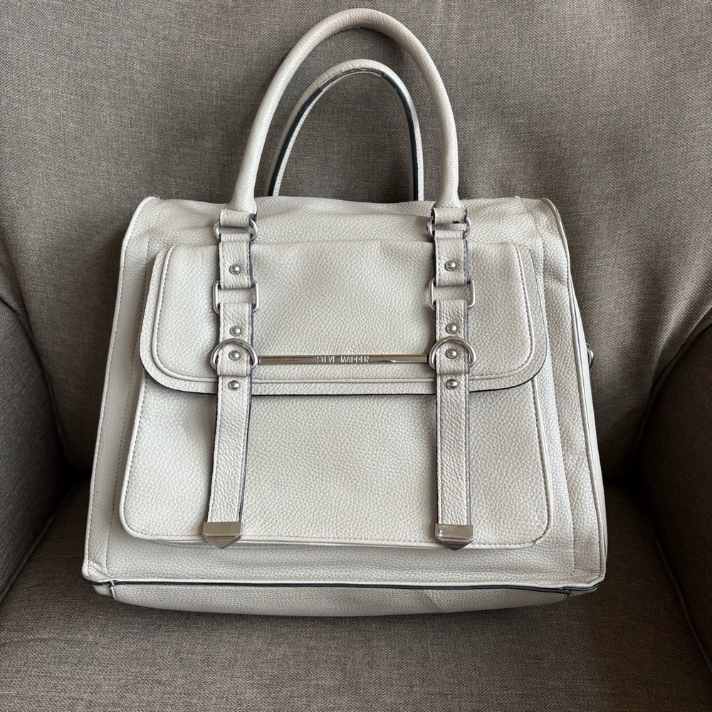 Steve Madden Satchel One barely noticeable call out where handles meet INV25/479